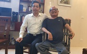 Thầy hiệu trưởng 30 năm cõng bạn Thầy hiệu trưởng 30 năm cõng bạn