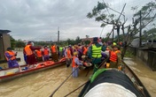 Quảng Bình: Thuyền cứu trợ gặp nạn, 5 người may mắn thoát chết Quảng Bình: Thuyền cứu trợ gặp nạn, 5 người may mắn thoát chết
