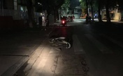 Hà Nội: Xe máy đâm thẳng vào gốc cây, hai cô gái trẻ thương vong Hà Nội: Xe máy đâm thẳng vào gốc cây, hai cô gái trẻ thương vong