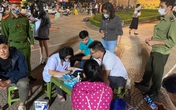 Hà Nội: Bắt đầu xử phạt người không đeo khẩu trang nơi công cộng ngay trong đêm Hà Nội: Bắt đầu xử phạt người không đeo khẩu trang nơi công cộng ngay trong đêm