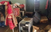 Chùm ảnh: Xót xa khung cảnh tan hoang, nhà cửa điêu tàn, tài sản bị hủy hoại sau khi lũ rút Chùm ảnh: Xót xa khung cảnh tan hoang, nhà cửa điêu tàn, tài sản bị hủy hoại sau khi lũ rút