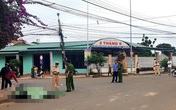 Qua khúc cua gấp té ngã, 1 phụ nữ bị xe tải cán chết thương tâm Qua khúc cua gấp té ngã, 1 phụ nữ bị xe tải cán chết thương tâm