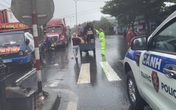 Ấm lòng những hộp cơm miễn phí cho tài xế, hành khách mắc kẹt ở Huế Ấm lòng những hộp cơm miễn phí cho tài xế, hành khách mắc kẹt ở Huế