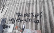 Bão số 9: Thương lắm, người dân miền Trung cẩn thận ghi tên lên từng tấm mái tôn để lỡ có bị gió thổi bay vẫn tìm lại được Bão số 9: Thương lắm, người dân miền Trung cẩn thận ghi tên lên từng tấm mái tôn để lỡ có bị gió thổi bay vẫn tìm lại được