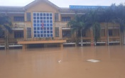 Trường học sập tường, bung cửa vì lũ lụt Trường học sập tường, bung cửa vì lũ lụt