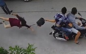 Người phụ nữ ngã đập mặt xuống đường khi bị giật túi xách Người phụ nữ ngã đập mặt xuống đường khi bị giật túi xách