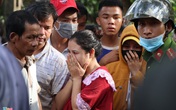 Gào khóc tìm kiếm người thân dưới đất đá ở Trà Leng Gào khóc tìm kiếm người thân dưới đất đá ở Trà Leng