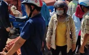 Giá ngói lợp nhà ở Quảng Ngãi bị “thổi” lên cao, xếp hàng từ sáng sớm vẫn không mua được Giá ngói lợp nhà ở Quảng Ngãi bị “thổi” lên cao, xếp hàng từ sáng sớm vẫn không mua được
