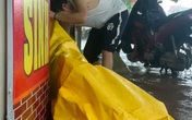 Người dân TP Hà Tĩnh lội nước "chạy lũ" Người dân TP Hà Tĩnh lội nước "chạy lũ"