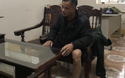 Tạm giữ đối tượng dùng dao đâm thủng thuyền của lực lượng cứu hộ Tạm giữ đối tượng dùng dao đâm thủng thuyền của lực lượng cứu hộ