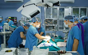 Lần đầu tiên Việt Nam ghép ruột thành công từ người cho còn sống Lần đầu tiên Việt Nam ghép ruột thành công từ người cho còn sống
