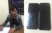 Đến nhà bạn chơi, “xơi” 2 điện thoại Đến nhà bạn chơi, “xơi” 2 điện thoại