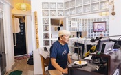 Không gian sống sang trọng, ấm cúng và đầy chất nghệ sĩ của nhạc sĩ Trần Tiến Không gian sống sang trọng, ấm cúng và đầy chất nghệ sĩ của nhạc sĩ Trần Tiến