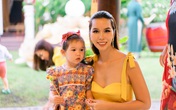 Hà Anh dùng chiêu để con không làm ồn nơi công cộng Hà Anh dùng chiêu để con không làm ồn nơi công cộng