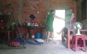 Long An: Truy tố người phụ nữ đánh đập mẹ già 79 tuổi