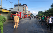 Hải Dương: Xe đầu kéo đâm vào bên đường sau va chạm làm cháy 3 nhà dân, tài xế tử vong Hải Dương: Xe đầu kéo đâm vào bên đường sau va chạm làm cháy 3 nhà dân, tài xế tử vong