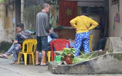 Cận cảnh nghĩa địa trong phố Hà Nội: Nơi người dân vẫn vô tư ăn uống, vui chơi bên cạnh mộ người chết Cận cảnh nghĩa địa trong phố Hà Nội: Nơi người dân vẫn vô tư ăn uống, vui chơi bên cạnh mộ người chết
