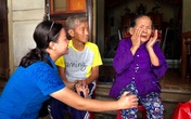 Novaland trực tiếp đến thăm hỏi người dân vùng lũ Novaland trực tiếp đến thăm hỏi người dân vùng lũ