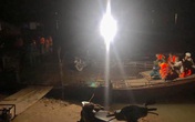 Ra trực cùng vợ lái đò chở khách, chồng rơi xuống sông đuối nước Ra trực cùng vợ lái đò chở khách, chồng rơi xuống sông đuối nước