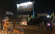 TP.HCM: Vợ vừa bế con nhỏ vừa ôm thi thể chồng sau va chạm với xe container khiến người đi đường xót xa TP.HCM: Vợ vừa bế con nhỏ vừa ôm thi thể chồng sau va chạm với xe container khiến người đi đường xót xa