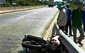 Xe tải va chạm xe máy làm chết sản phụ rồi bỏ chạy Xe tải va chạm xe máy làm chết sản phụ rồi bỏ chạy
