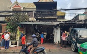4 người say ngủ trong ngôi nhà bốc cháy dữ dội 4 người say ngủ trong ngôi nhà bốc cháy dữ dội
