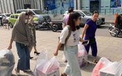 Chị em lập đội săn sale Black Friday, khuân cả siêu thị về nhà Chị em lập đội săn sale Black Friday, khuân cả siêu thị về nhà
