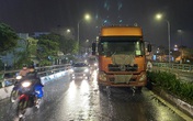 Tai nạn liên hoàn tại cầu vượt, người phụ nữ bị dập nát xương đùi 2 chân, giao thông ách tắc Tai nạn liên hoàn tại cầu vượt, người phụ nữ bị dập nát xương đùi 2 chân, giao thông ách tắc