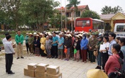 Báo Gia đình và Xã hội sẻ chia với đồng bào bị bão lũ 3 tỉnh miền Trung Báo Gia đình và Xã hội sẻ chia với đồng bào bị bão lũ 3 tỉnh miền Trung