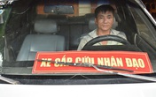 Chuyến xe "0 đồng" của anh nông dân chở hàng trăm bệnh nhân nghèo đi cấp cứu Chuyến xe "0 đồng" của anh nông dân chở hàng trăm bệnh nhân nghèo đi cấp cứu