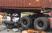Cụ ông hơn 70 tuổi bị xe container đâm tử vong khi đang giúp đỡ người bị nạn Cụ ông hơn 70 tuổi bị xe container đâm tử vong khi đang giúp đỡ người bị nạn