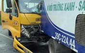 Ô tô cứu hộ tông xe hút rác trên cầu Nhật Tân khiến tài xế tử vong Ô tô cứu hộ tông xe hút rác trên cầu Nhật Tân khiến tài xế tử vong