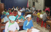 Đẩy mạnh công tác xóa mù chữ, đào tạo nghề cho đồng bào dân tộc rất ít người Đẩy mạnh công tác xóa mù chữ, đào tạo nghề cho đồng bào dân tộc rất ít người