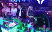 Đột kích quán karaoke Thừa Thiên - Huế lúc rạng sáng, phát hiện 16 đối tượng dương tính với ma tuý Đột kích quán karaoke Thừa Thiên - Huế lúc rạng sáng, phát hiện 16 đối tượng dương tính với ma tuý