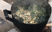 Nồi nước thảo dược rẻ tiền nhưng chữa chứng đau nhức xương khớp khi trái gió trở trời rất hiệu quả Nồi nước thảo dược rẻ tiền nhưng chữa chứng đau nhức xương khớp khi trái gió trở trời rất hiệu quả