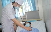 Mẹ phải chạy thận trong lúc con trai nguy kịch Mẹ phải chạy thận trong lúc con trai nguy kịch
