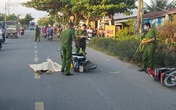 Sau va chạm với xe máy, nữ công nhân ngã xuống đường, bị ô tô cán tử vong Sau va chạm với xe máy, nữ công nhân ngã xuống đường, bị ô tô cán tử vong
