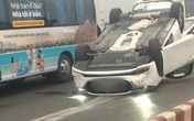 Hà Nội: Xe sang 4 chỗ hiệu Mazda đâm vào dải phân cách, lật ngửa trên cầu Vĩnh Tuy gây ùn tắc nghiêm trọng Hà Nội: Xe sang 4 chỗ hiệu Mazda đâm vào dải phân cách, lật ngửa trên cầu Vĩnh Tuy gây ùn tắc nghiêm trọng