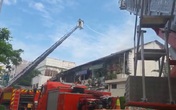Cháy nhà giữa trung tâm Sài Gòn, hai người mắc kẹt gào cứu Cháy nhà giữa trung tâm Sài Gòn, hai người mắc kẹt gào cứu