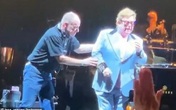 Elton John bỏ dở buổi diễn vì viêm phổi Elton John bỏ dở buổi diễn vì viêm phổi
