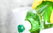 Nước rửa bát không chỉ để rửa bát, nó còn cả tá công dụng thật khó tin