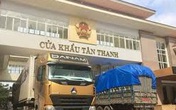 Hàng chục xe trái cây chờ thông quan sang Trung Quốc Hàng chục xe trái cây chờ thông quan sang Trung Quốc