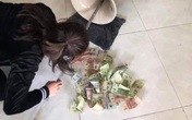 Lau dọn chiếc bình cũ, vợ vô tình tìm thấy "kho báu bí mật" mà chồng cất giấu bấy lâu Lau dọn chiếc bình cũ, vợ vô tình tìm thấy "kho báu bí mật" mà chồng cất giấu bấy lâu