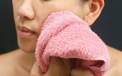 Con gái 14 tuổi mặt sưng húp, sốt cao phải nhập viện, mẹ nhìn vào phòng tắm liền rõ lý do Con gái 14 tuổi mặt sưng húp, sốt cao phải nhập viện, mẹ nhìn vào phòng tắm liền rõ lý do