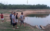 Rủ nhau ra hồ nước chơi, 2 học sinh bị đuối nước tử vong Rủ nhau ra hồ nước chơi, 2 học sinh bị đuối nước tử vong