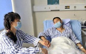 Phát hiện ung thư gan ở độ tuổi 42, hai vợ chồng gục khóc khi nghe bác sĩ nói lý do xuất phát từ một sai lầm khi dùng đũa Phát hiện ung thư gan ở độ tuổi 42, hai vợ chồng gục khóc khi nghe bác sĩ nói lý do xuất phát từ một sai lầm khi dùng đũa