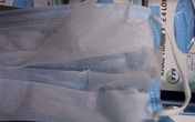 Tạm giữ nửa triệu chiếc khẩu trang kháng khuẩn bán "chui" ở Hà Nội