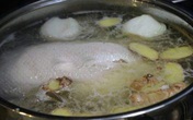 Luộc vịt mà cho thứ này vào, đảm bảo đánh bay mùi hôi, thịt thơm ngon không tưởng Luộc vịt mà cho thứ này vào, đảm bảo đánh bay mùi hôi, thịt thơm ngon không tưởng