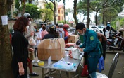 Ghi nhận tại các khu cách ly: Rồng rắn gửi đồ, phớt lờ mối nguy Ghi nhận tại các khu cách ly: Rồng rắn gửi đồ, phớt lờ mối nguy