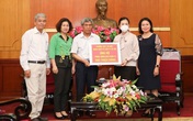 Thầy cô dành 1 ngày lương, dùng tiền du lịch hè góp 800 triệu đồng chống COVID-19 Thầy cô dành 1 ngày lương, dùng tiền du lịch hè góp 800 triệu đồng chống COVID-19